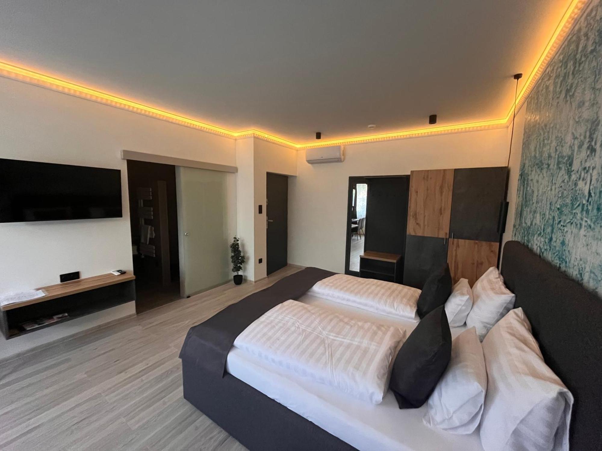 Varkapu Apartmanok 2 Gyula Esterno foto