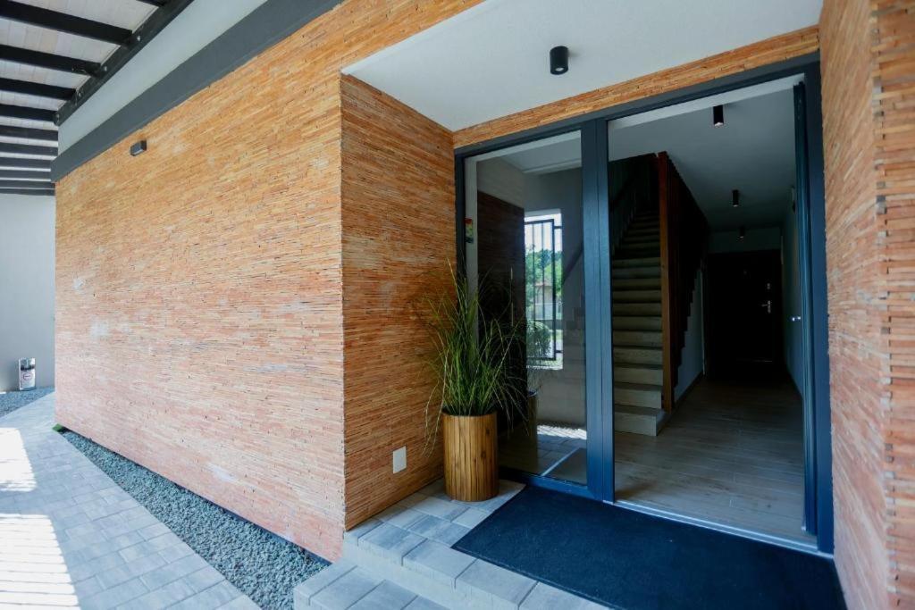 Varkapu Apartmanok 2 Gyula Esterno foto
